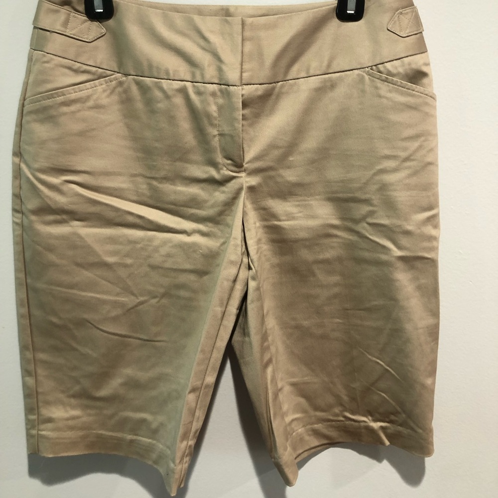 Dress Bermuda shorts, size 6